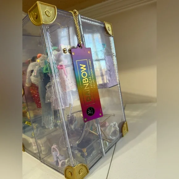 Rainbow High Deluxe Fashion Closet Playset with Doll, Clothes, Shoes and More! - Picture 4 of 12
